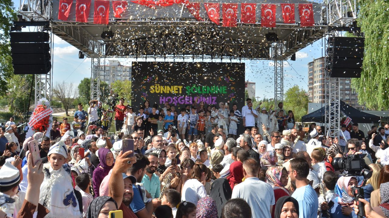 Kahramanmaraş'ta depremzede 300 çocuk için sünnet şöleni düzenlendi