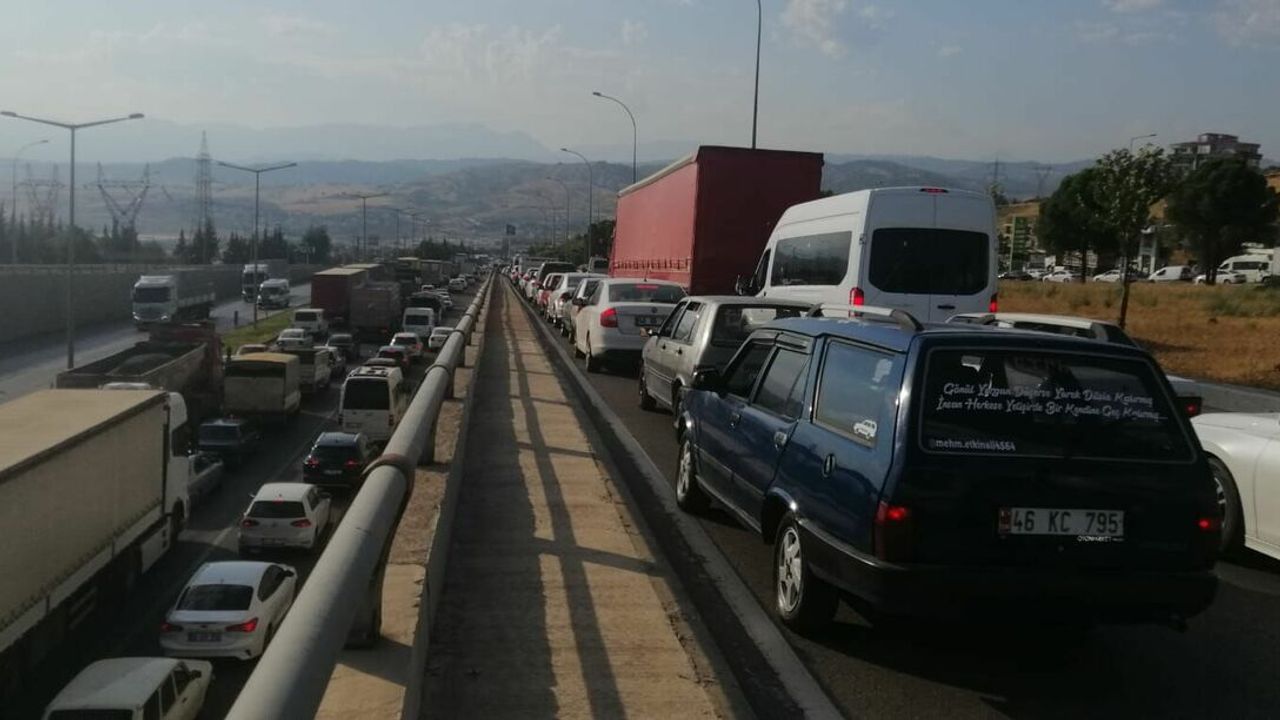 9 aracın karıştığı zincirleme trafik kazasında 7 kişi yaralandı