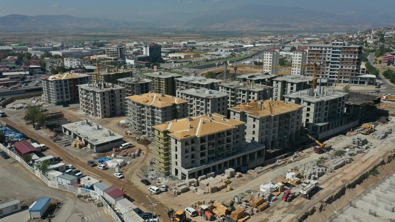 Ebrar Sitesi'nin yerine yapılan 32 bloklu inşaatta sona yaklaşıldı