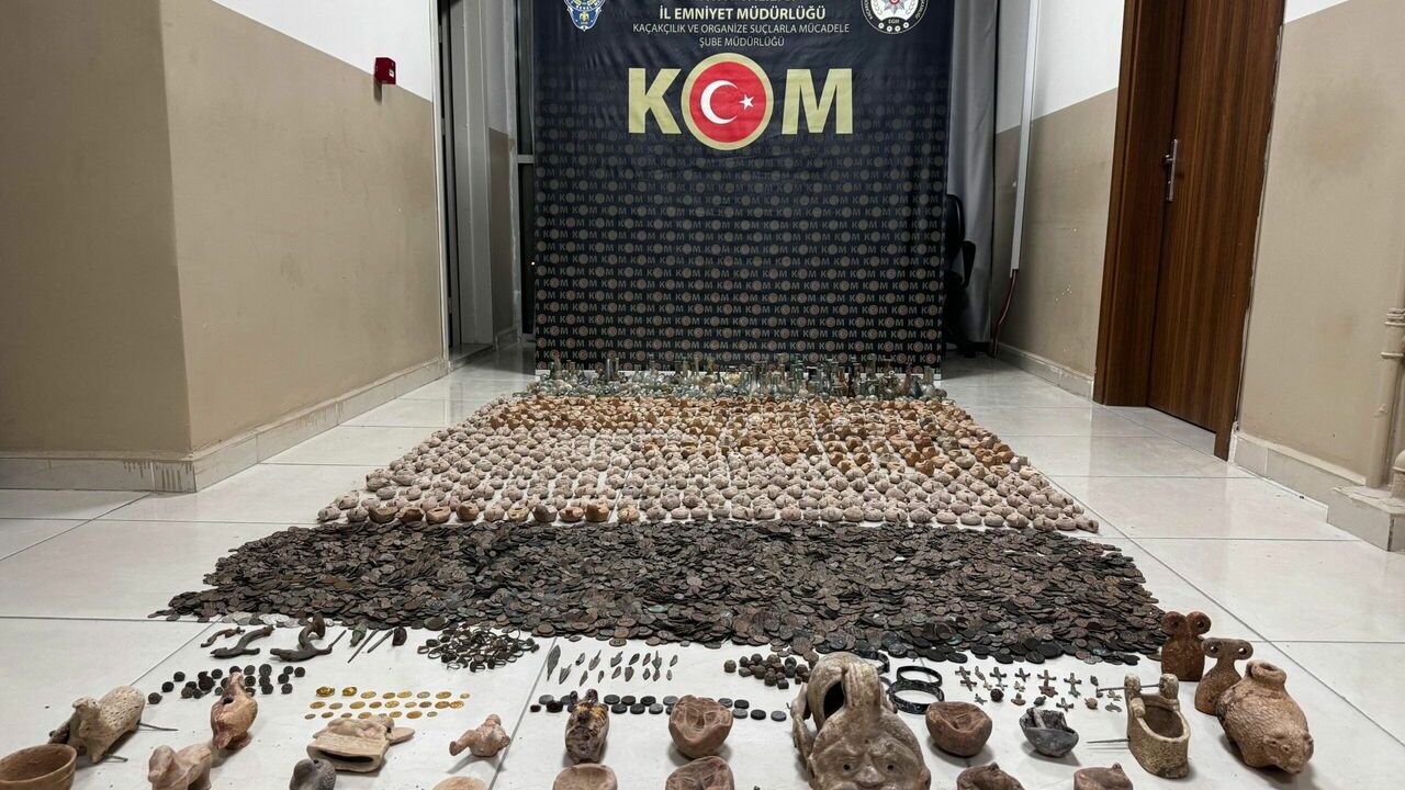 Tarihi eser niteliği taşıdığı değerlendirilen 15 bin 301 obje ele geçirildi