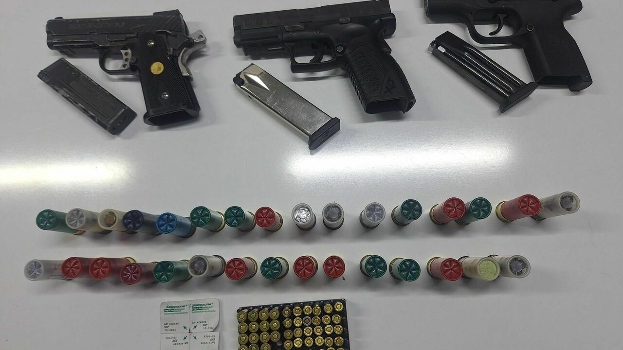 Adana'da evindeki fırından 3 tabanca çıkan zanlı gözaltına alındı