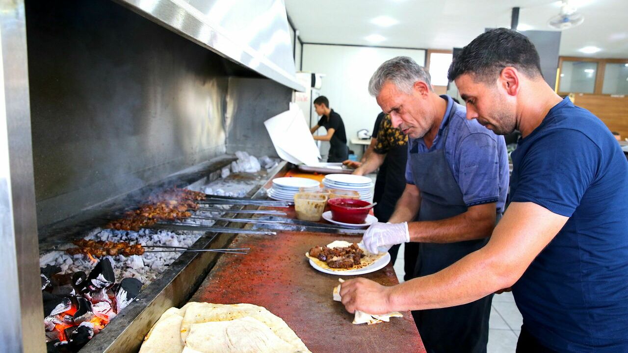 Hataylı ciğer kebabı ustaları "Kırıkhan Ciğer Festivali"nin yeniden düzenlenmesini istiyor