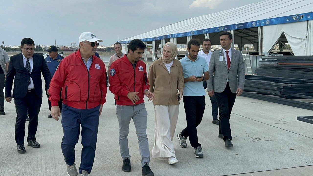 Adana Valisi Köşger, TEKNOFEST'in düzenleneceği havalimanındaki hazırlıkları inceledi