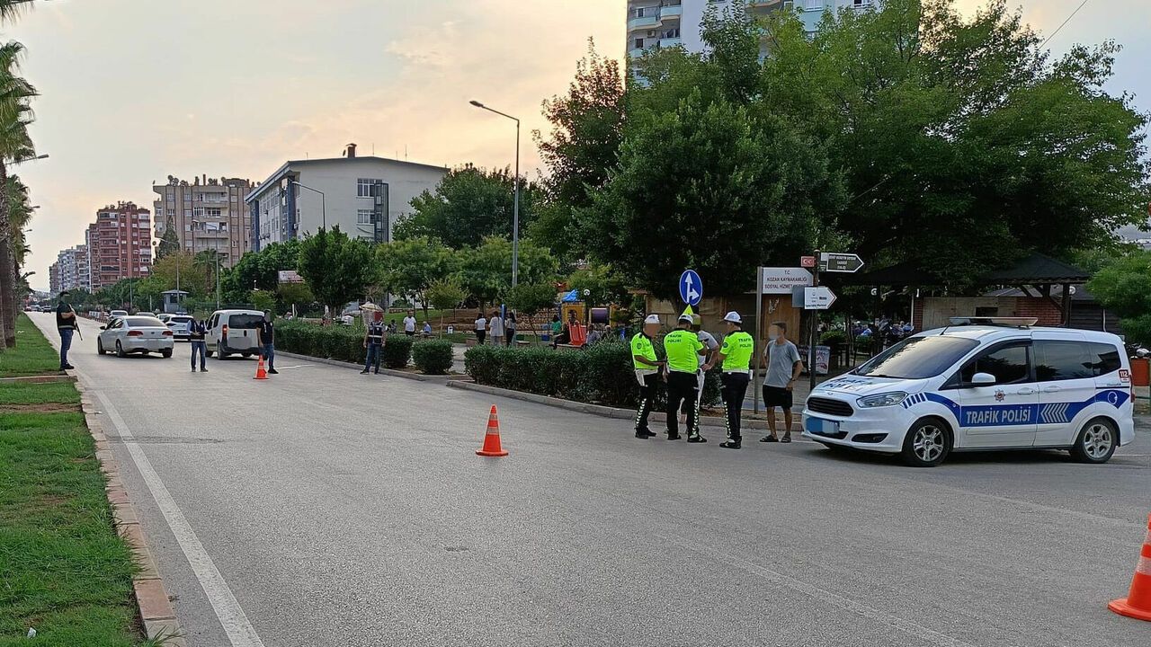 Adana'da aranan uyuşturucu taciri polisten kaçamadı