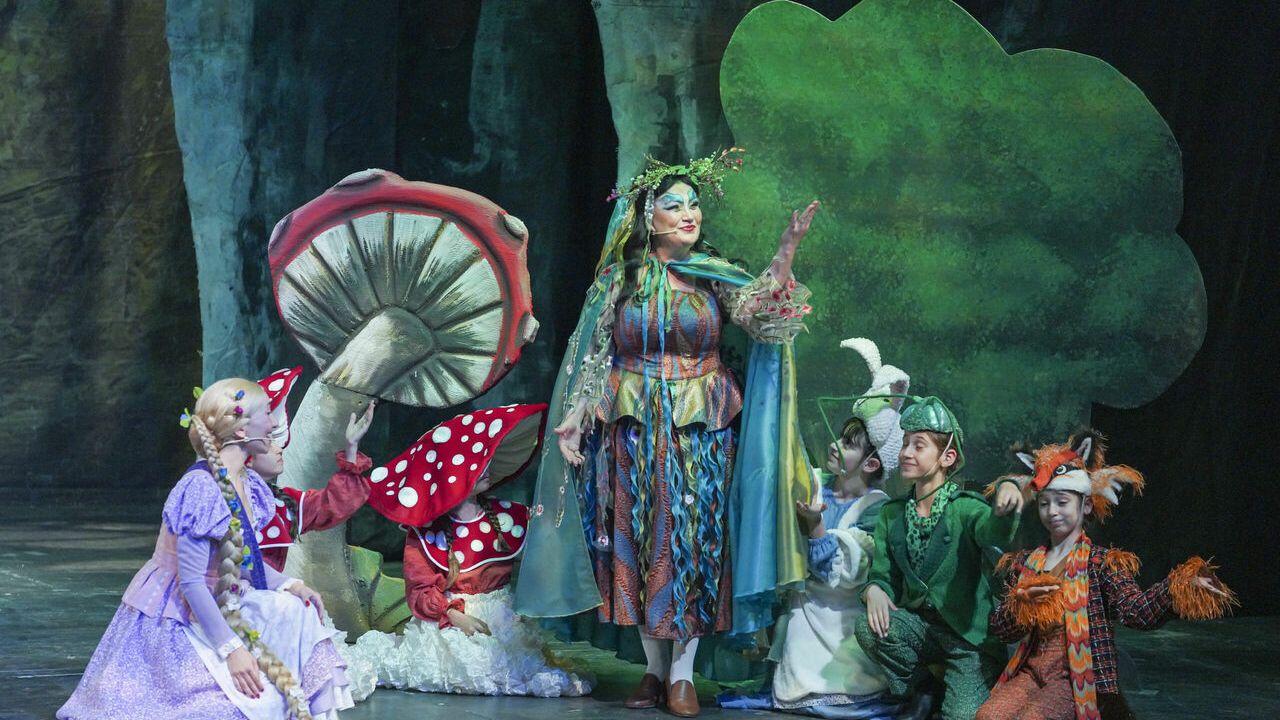 Antalya Devlet Opera ve Balesi çocuk operası "Rapunzel"i sahnelendi