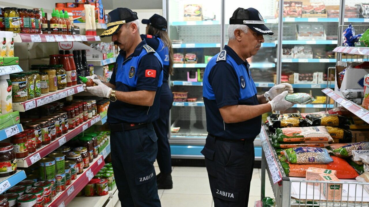 Kadirli'de zabıta ekipleri marketleri denetledi