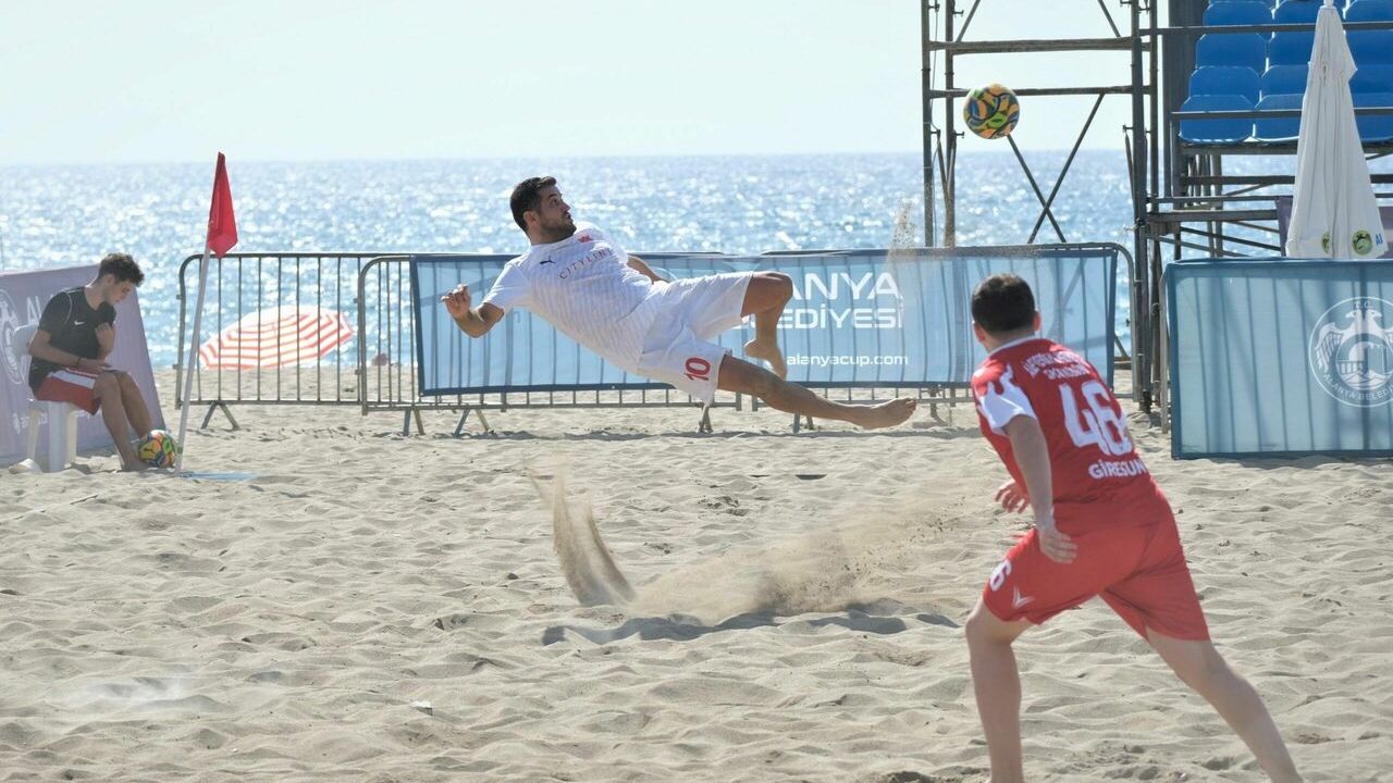 TFF Plaj Futbol Ligi Süper Finalleri, Alanya'da başladı