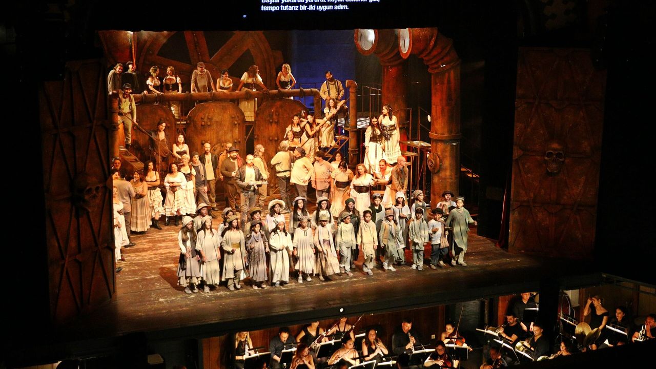 Mersin Devlet Opera ve Balesi "Carmen" operasını sahneledi