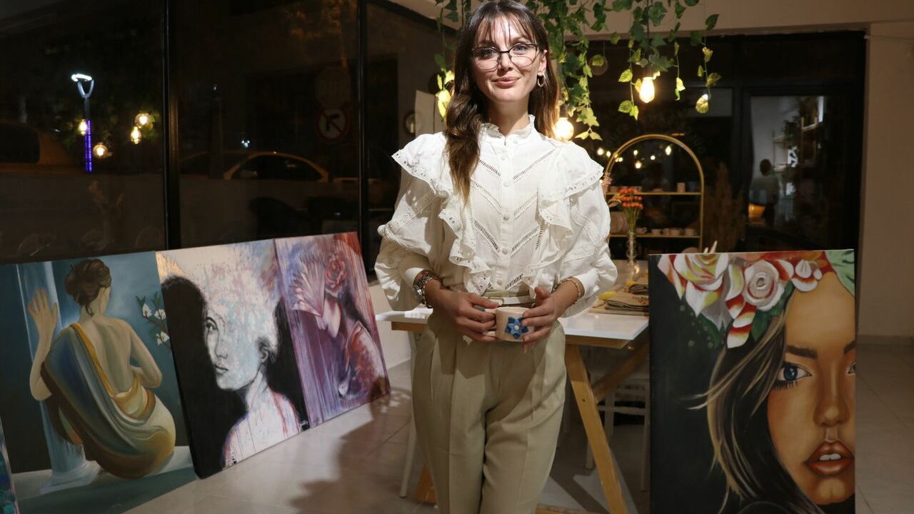 Depremde kaybettiği ablasıyla ortak hayalini sanat atölyesi açarak gerçekleştirdi
