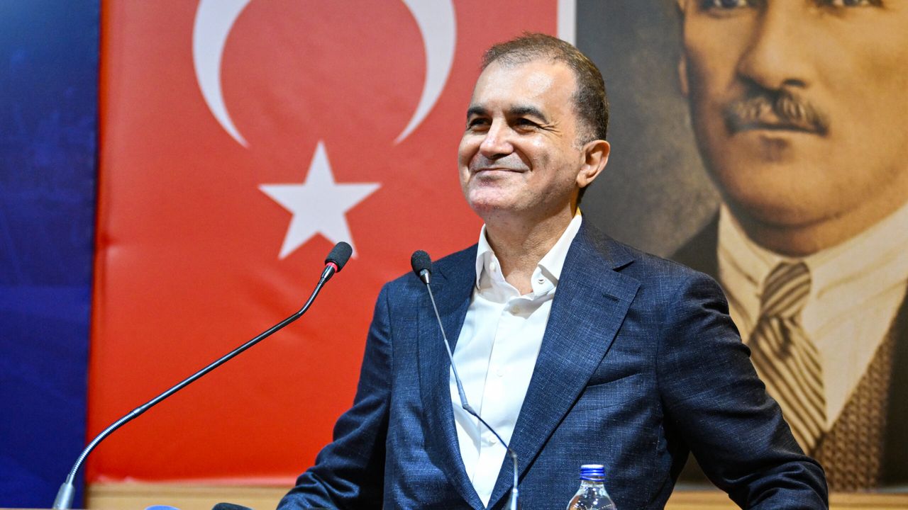 AK Parti Sözcüsü Çelik, Adana'da partisinin ilçe kongresine katıldı