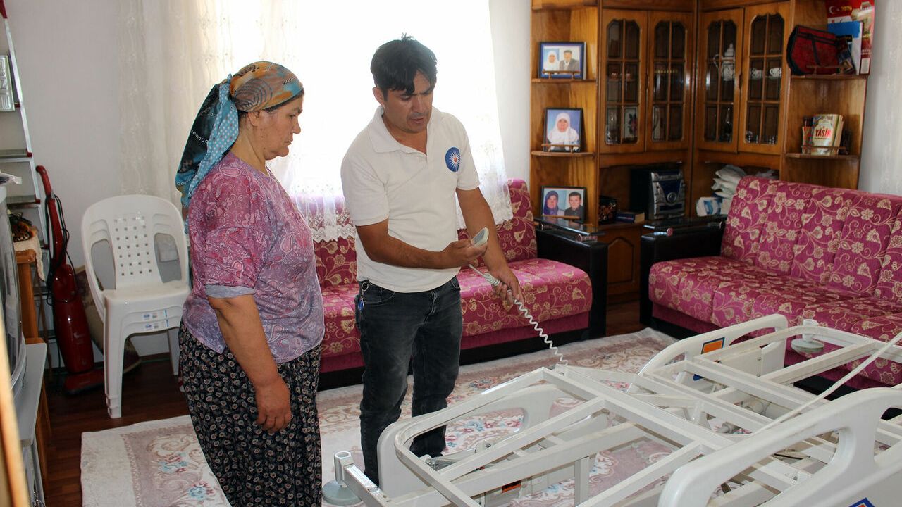 Antalya'da 4 bin 471 adet hasta yatağı yardımında bulunuldu