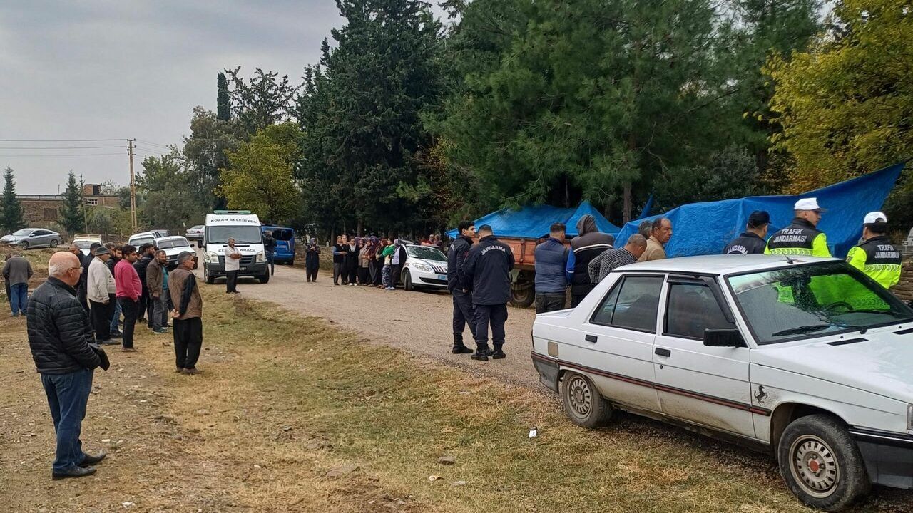Adana'da seyir halindeki traktörde kalp krizi geçiren sürücü öldü