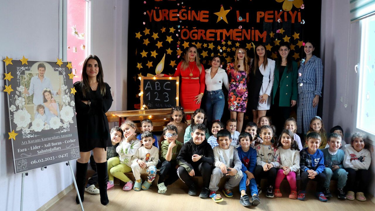 Depremde ölen Esra öğretmenin yarım kalan anaokulu hayalini kardeşi yaşatıyor