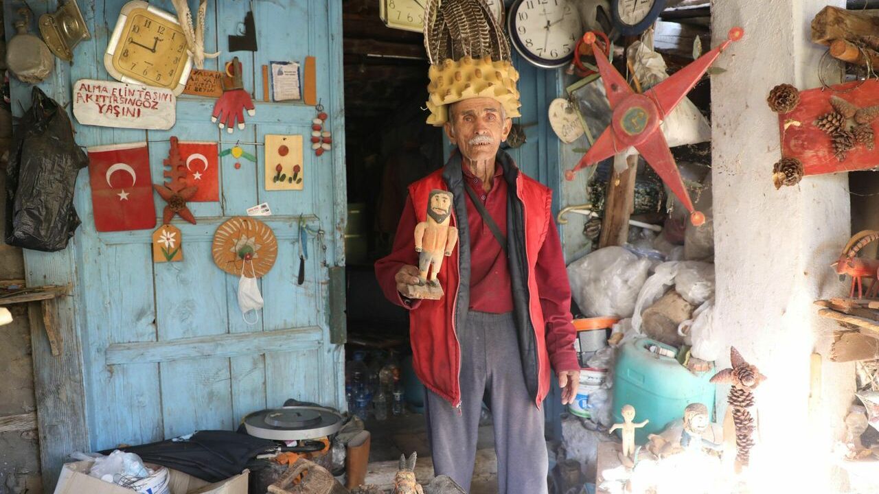 Taş ve ağaç parçaları Kemal dedenin elinde dekoratif ürünlere dönüşüyor