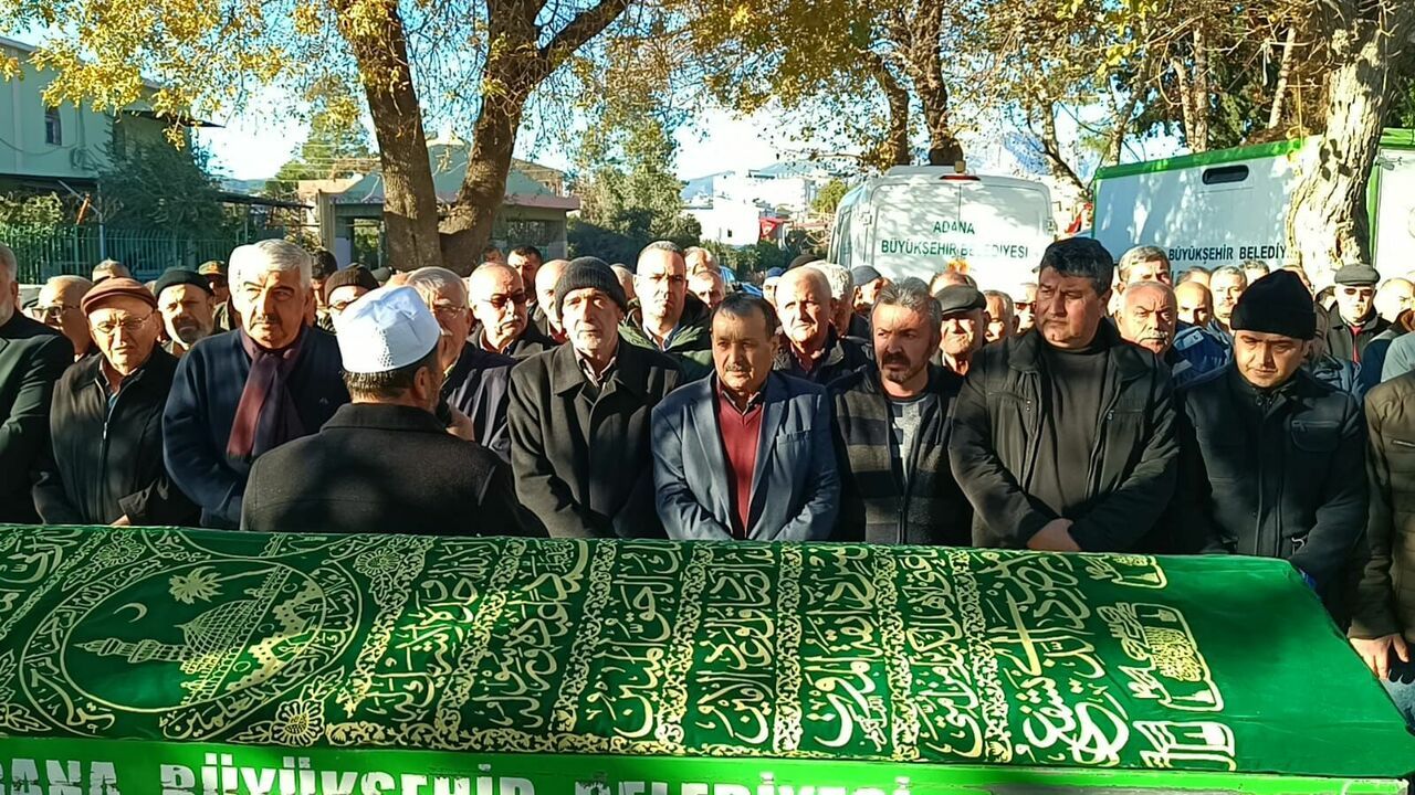Vefat eden emekli polis Ziya Ayaz'ın cenazesi defnedildi