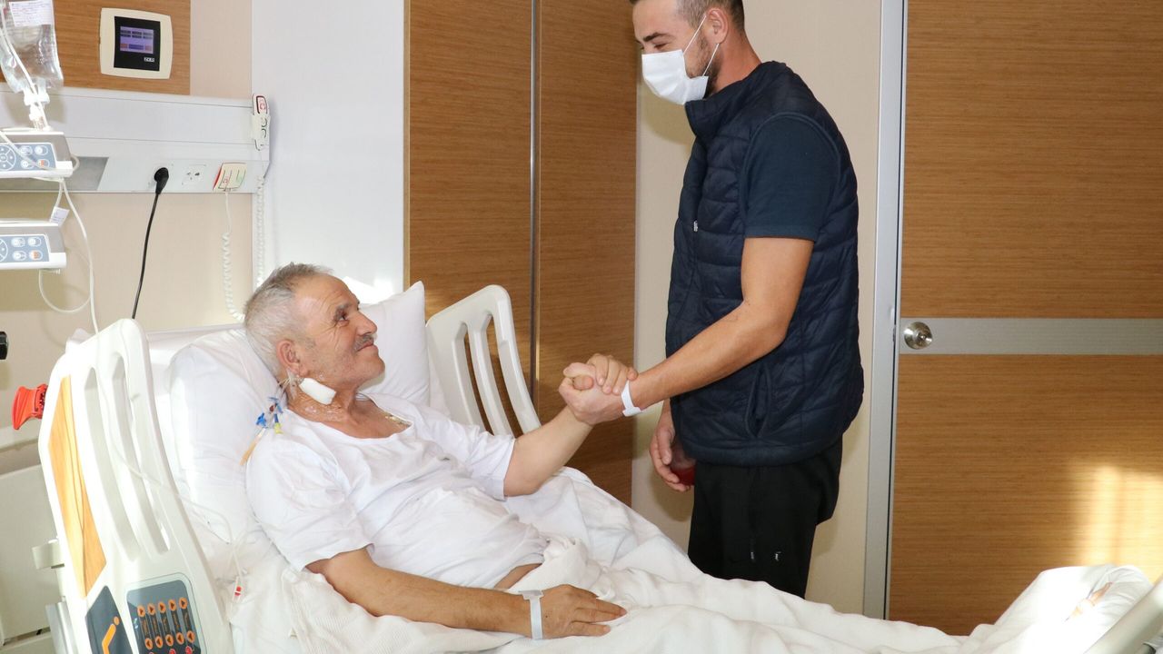 "Ciğerim" diye sevdiği yeğeninin karaciğerinden yapılan doku nakliyle hayata bağlandı