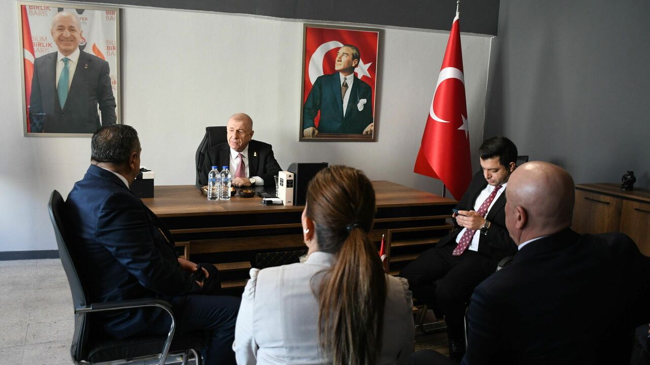 Özdağ, Adana'da ziyaretlerde bulundu