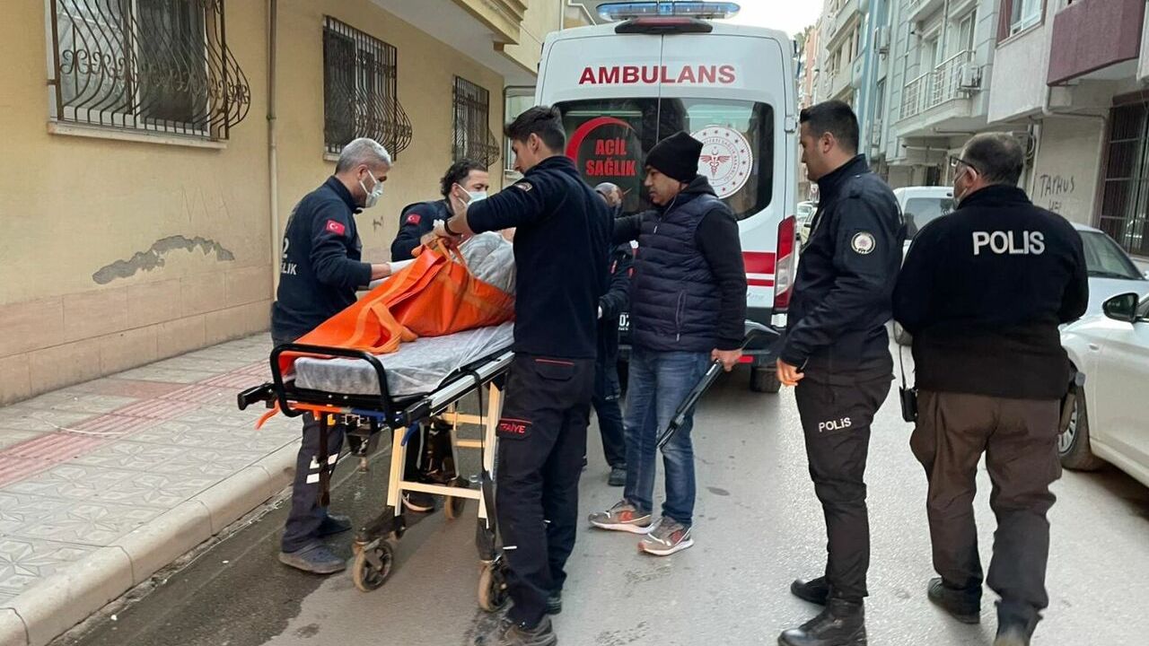 Hatay'da evinde düşen 91 yaşındaki kadını itfaiye ekipleri kurtardı