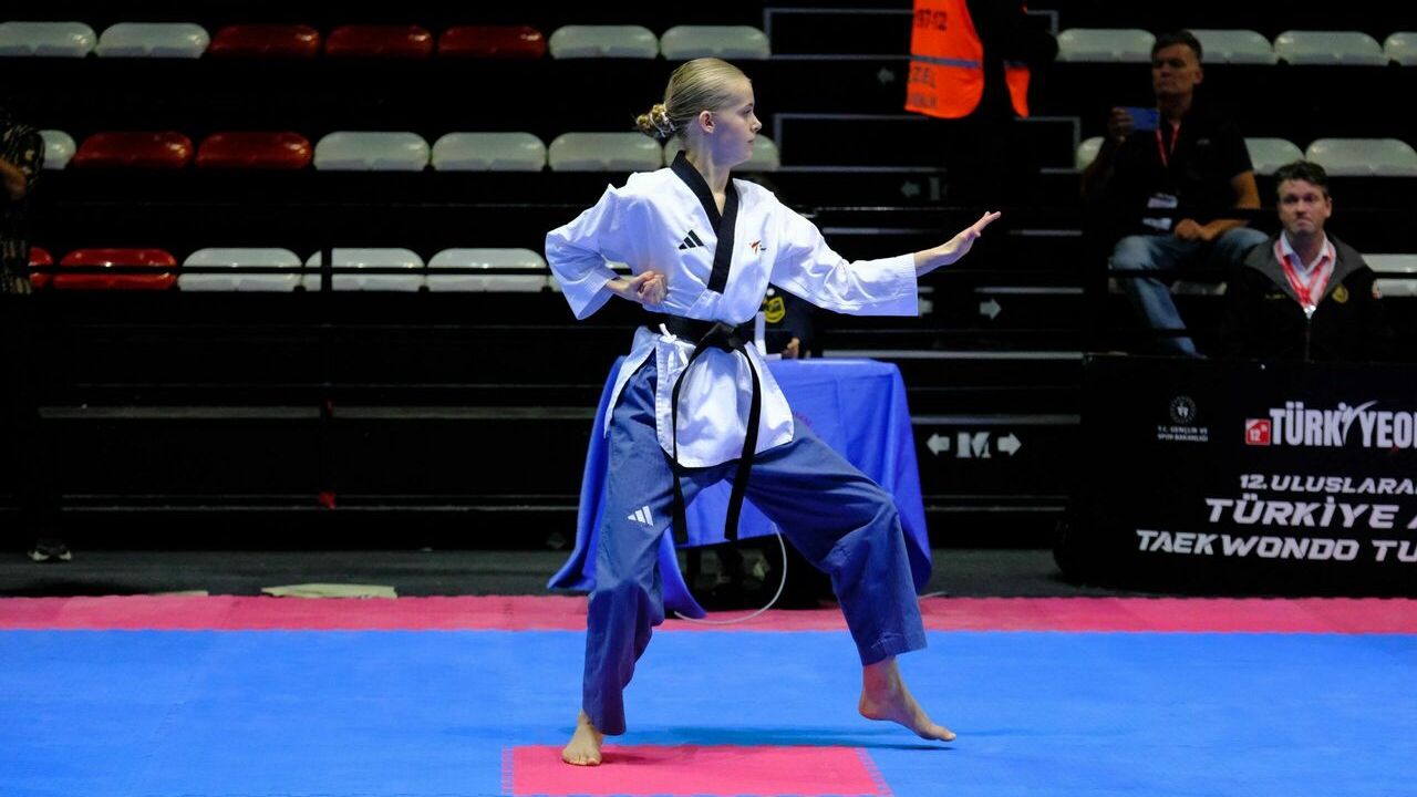 Milli sporcular, Uluslararası Türkiye Açık Tekvando Turnuvası'nda 32 madalya kazandı