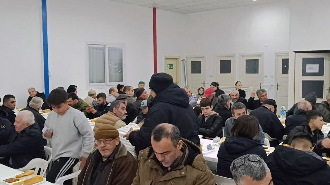 Hayırseverlerin desteğiyle ihtiyaç sahiplerine iftar verildi