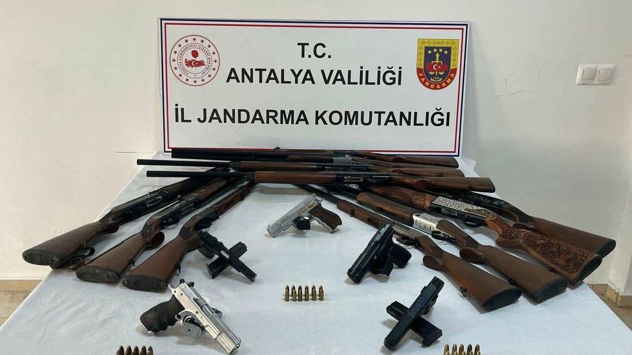 Ruhsatsız silah operasyonunda 8 kişi yakalandı