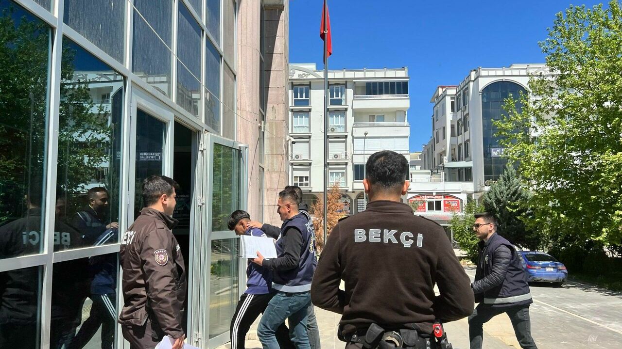 Sosyal medyada cinayet faillerini öven şüpheli tutuklandı