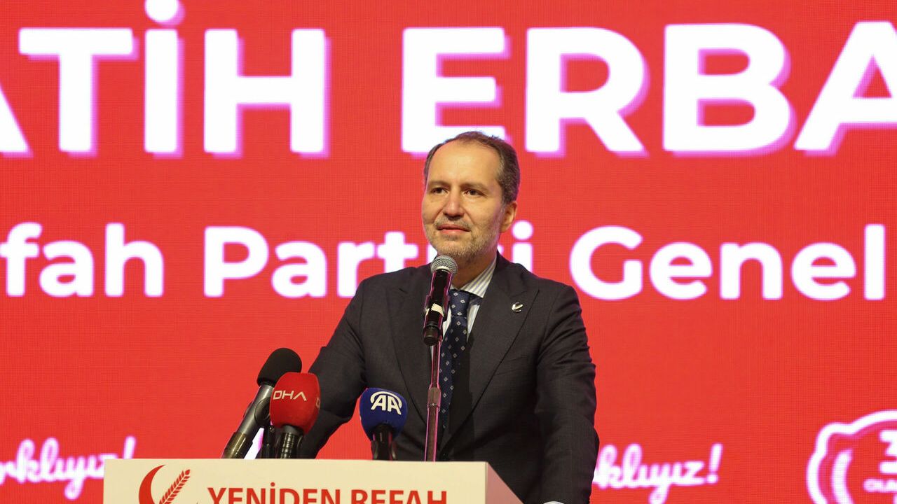 Yeniden Refah Partisi Genel Başkanı Erbakan, Antalya'da partisinin il kongresine katıldı
