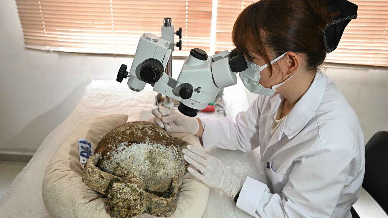Gemi batığında 1100 yıllık kapağı açılmamış amfora bulundu