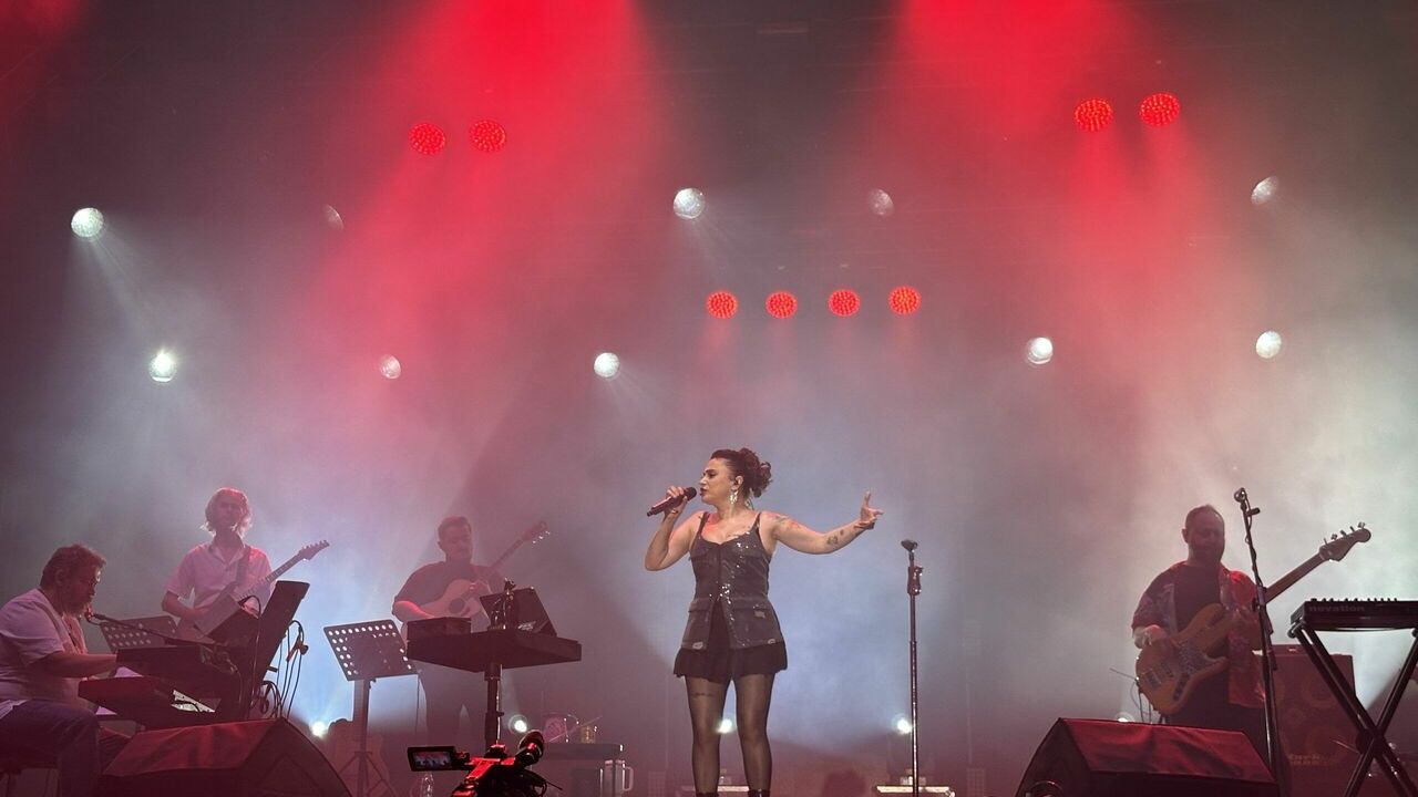 4. FoodFest Antalya Uluslararası Gastronomi Festivali'nde Ceylan Ertem konser verdi