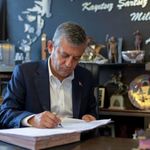 Özgür Özel ve 90 vekil CHP'den istifa etti