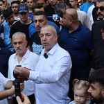 Adana Demirspor yönetimi ve taraftarı belediye önünde toplandı