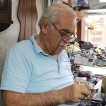 Adana’da 7 metrekarelik dükkanda yarım asırlık saatçilik