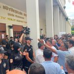 Adana’da S plaka gerilimi: Servisçilerden belediye önünde eylem
