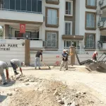 Ceyhan’da yollar yenileniyor: Fen İşleri ekiplerinden parke onarım seferberliği