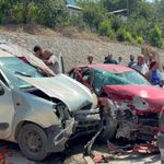 Feke’de 3 araçlı trafik kazasında 2 kişi yaralandı