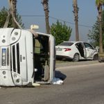Adana Ceyhan’da otomobil minibüse çarptı: 1 ölü, 3 yaralı