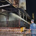 Adana’da asma yaya köprüsünde yangın paniği