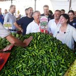 Hasibe Akkan’dan pazar esnafına ziyaret