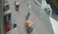 Kahvaltıda uyuyan müşterinin telefonunu alan hırsız kamerada