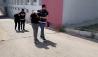 Polisten Adana’da nefes kesen baskın: 6 silah, EYP ve 2 ton kaçak alkol!