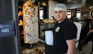 Kavurucu Adana sıcağına buzlu direniş: Döner ustaların ilginç çözüm!