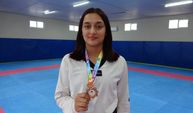Milli taekwondocu Özge Özbey sakatlığı aşarak şampiyon oldu!