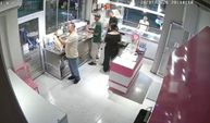 Telefon ekranını gösterdi, saldırgan el salladı... Saniyeler sonra kurşun yağdırdı!