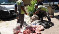 Gıda deposunda skandal: 152 kilo et ve 20 bidon turşu imha edildi