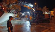 Manavgat’ta tır dolmuş durağına devrildi: 2 kişi hayatını kaybetti
