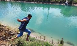 Adana’da gençler sıcakla mücadelede sınır tanımıyor