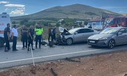 Afşin’de iki otomobil çarpıştı: 6 yaralı