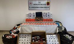 Antalya'da binlerce kaçak telefon aksesuarı ele geçirildi