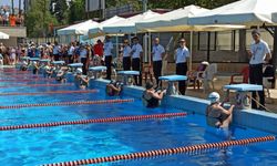 Minik sporcular başarıya kulaç attılar