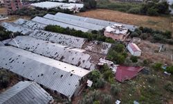 Gazipaşa’da hortum felaketi: Çatılar uçtu, seralar yıkıldı